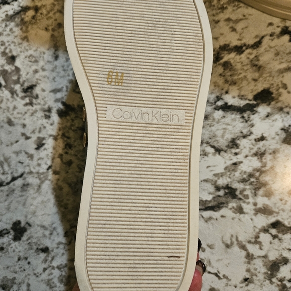 NIB Calvin Klein logo shoes size 6 - Picture 4 of 5